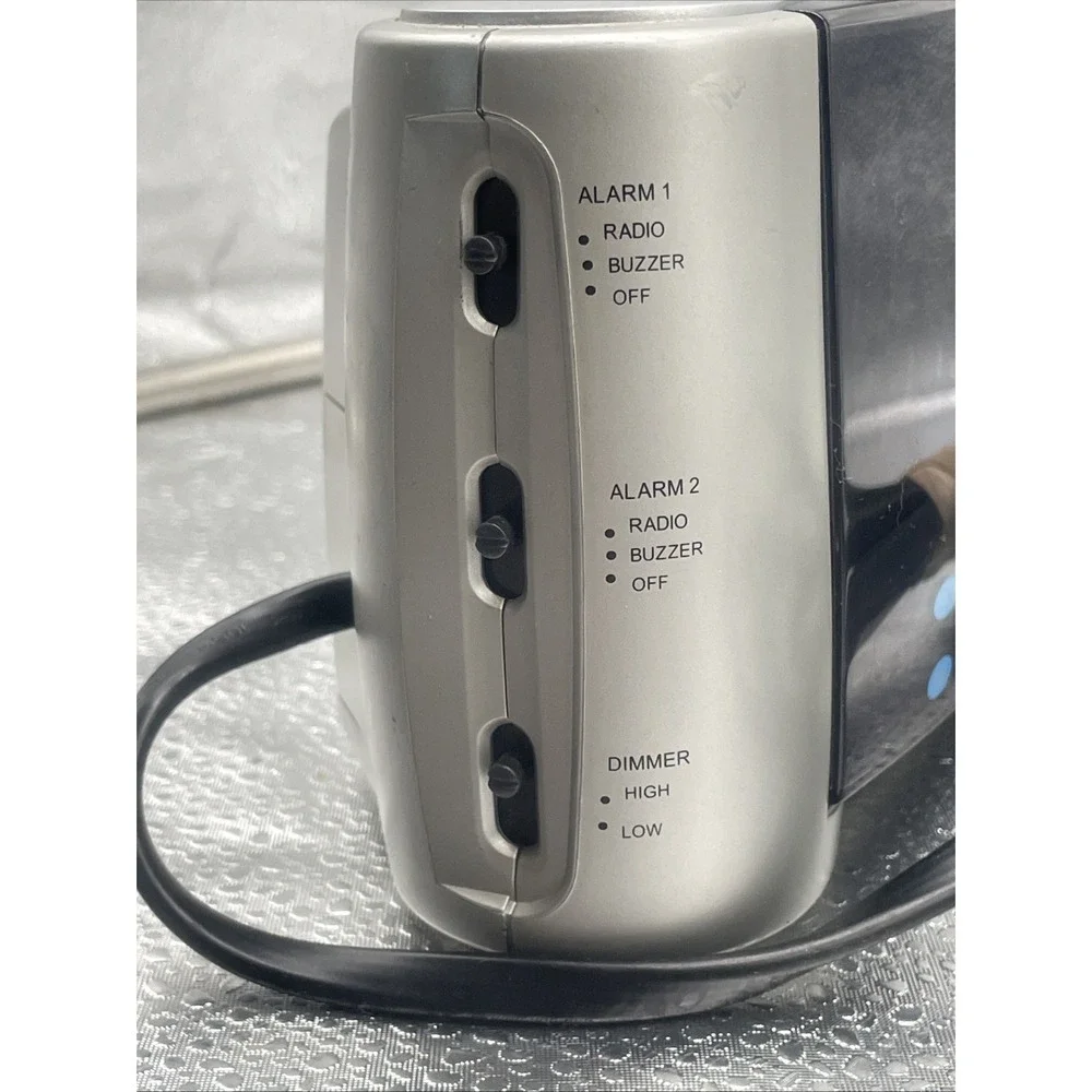 Emerson Research CKS2237 Automatic Time‎ Setting Dual Alarm Clock AM/FM Radio
